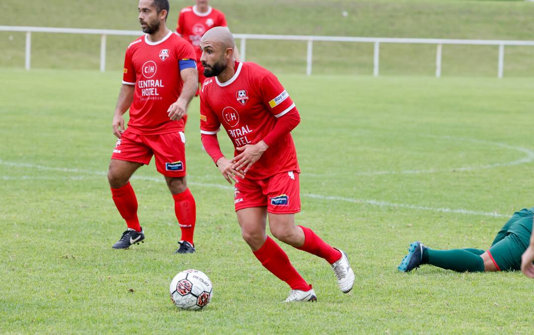 Warilla player Farshad Valavkhani runs the ball during a recent District League game against Bellambi. Picture by Anna Warr