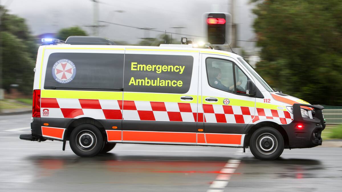 Tradie taken to hospital after falling from roof of house in Gerringong
