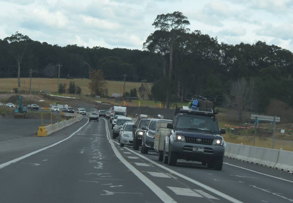DELAYS: Motorists experience heavy traffic. Photo: Robert Crawford. 