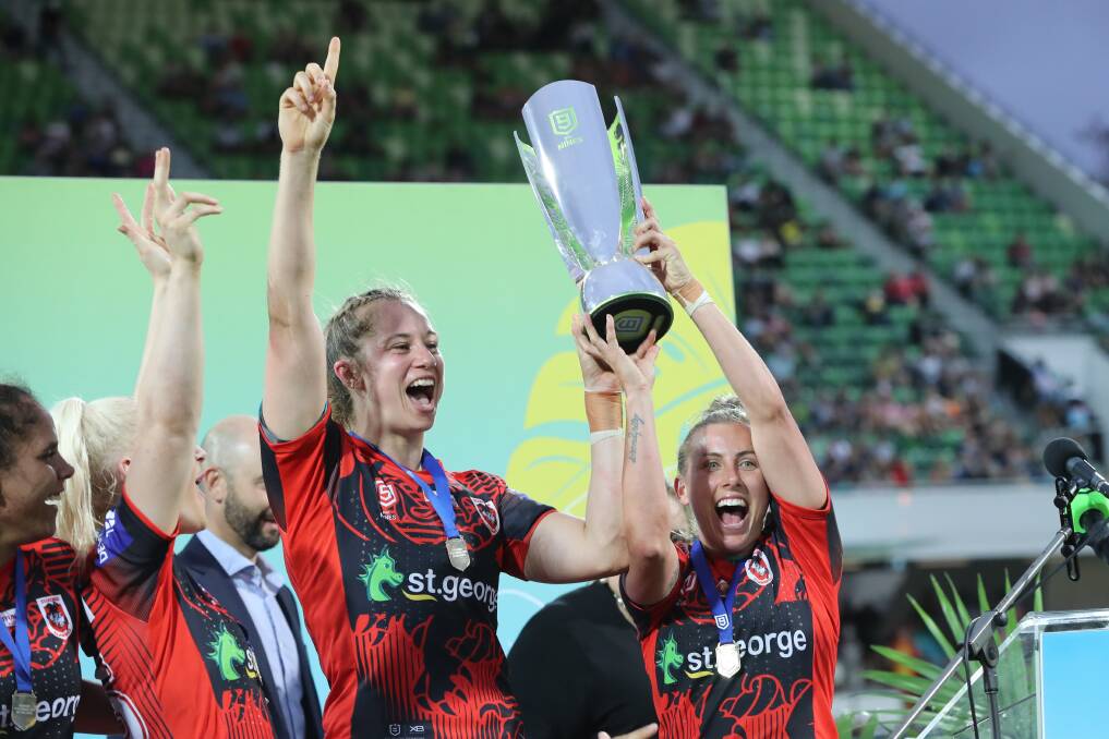 South Coast product Kezie Apps and Sam Bremner with the women's NRL Nines trophy. Photo: NRL Images.