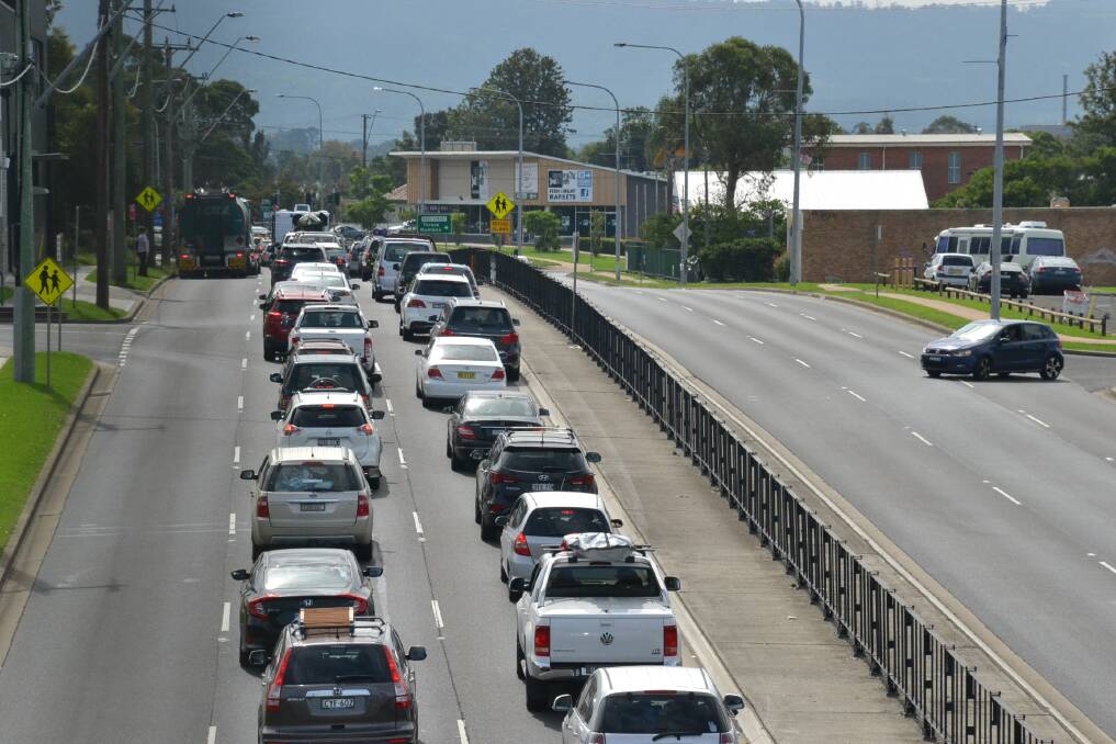 Heavy holiday traffic near the Junction Street intersection along the Princes Highway, Nowra.