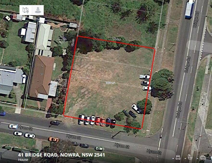 A prime location right across from Shoalhaven City Council and Shoalhaven Entertainment Centre (SEC) on the corner of Bridge Road and Hyam Street, which Woolworths has owned since 1988.