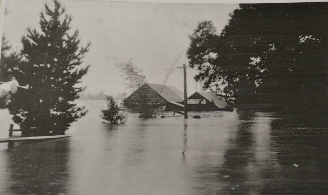 Shoalhaven River in flood - Photos: Shoalhaven Historical Society
