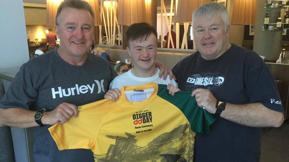 Keith Payne VC Veterans Benefit Group chairman Rick Meehan (left) and vice-chairman Fred Campbell present Scottish youngster Josh Nesbit with a Digger Day jersey.