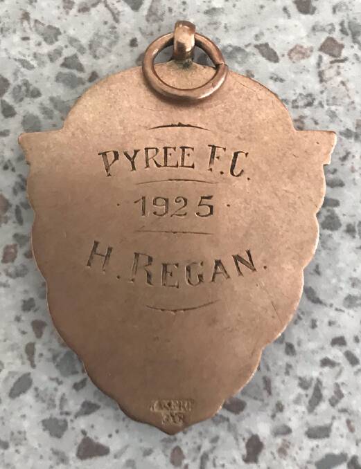 SPECIAL: Harry Regans 1925 Premiership medal.