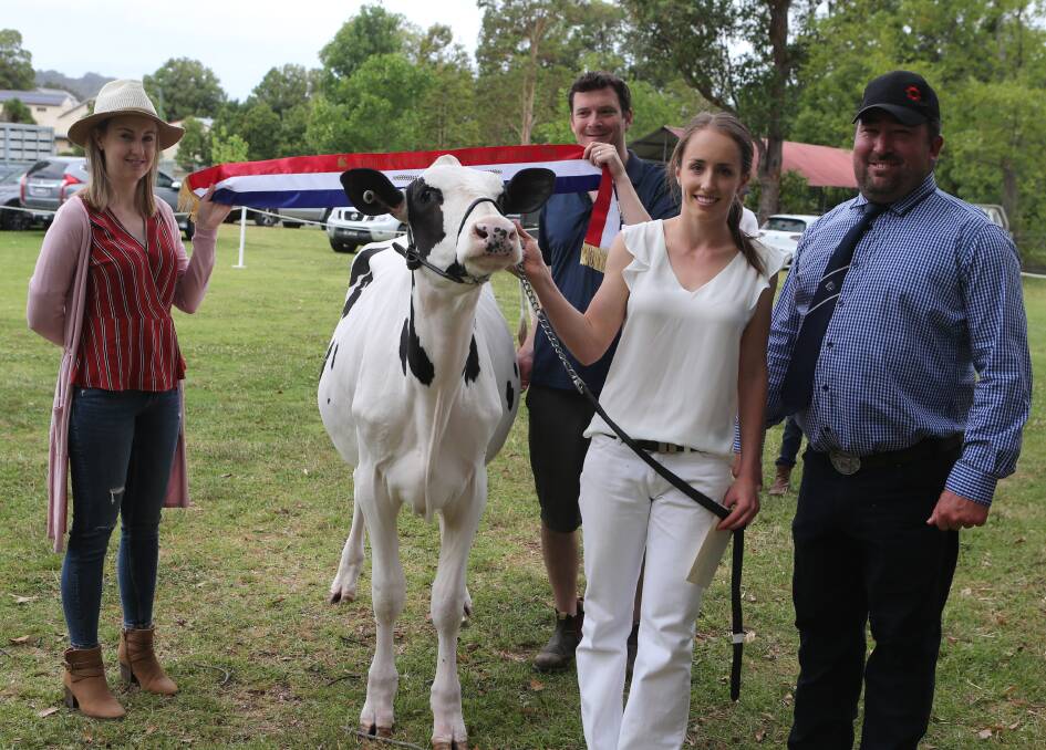 Junior champion was the Jade and Hannah Whatman entry Strongbark Byway Candy, shown by Jade Whatman presented with her award by Caitlin Hunter, Jared Cochrane and judge Rocky Allen.