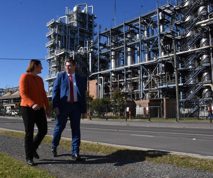 FACT FINDING TOUR: Shadow assistant minister for Energy and Climate Change and Infrastructure Pat Conroy chats with Labor’s Gilmore candidate, Fiona Phillips during his visit to the Shoalhaven on Monday.