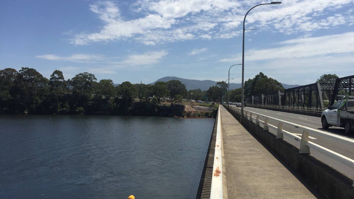 CLOSED: The northbound Shoalhaven River bridge footpath will remain closed at night until Thursday, March 18 as part of the bridge work.
