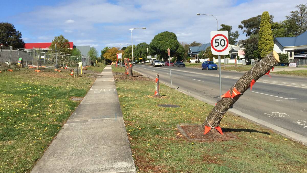 CLOSED: The footpath on the eastern side of Bridge Road between the Princes Highway and Shoalhaven Entertainment Centre will be closed from Tuesday, October 6 for up to 12 months.