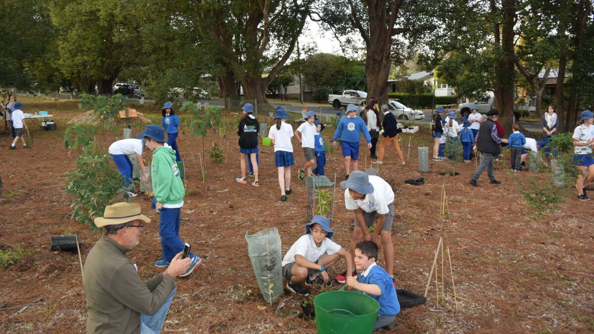 Berry Public School students take part in the National Tree Day. 