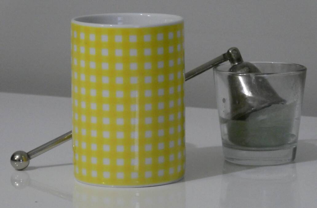An example of the Poggendorff illusion. The mug makes the handle of the handle snuffer appear disjointed or warped. The illusion is only visible in 2D images, causing problems for artists throughout the centuries. Image: SUPPLIED