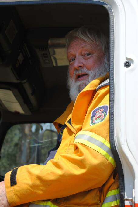 Manyana's Gary Barton heads off to evacuate people threatened by the Currowan bushfire.
