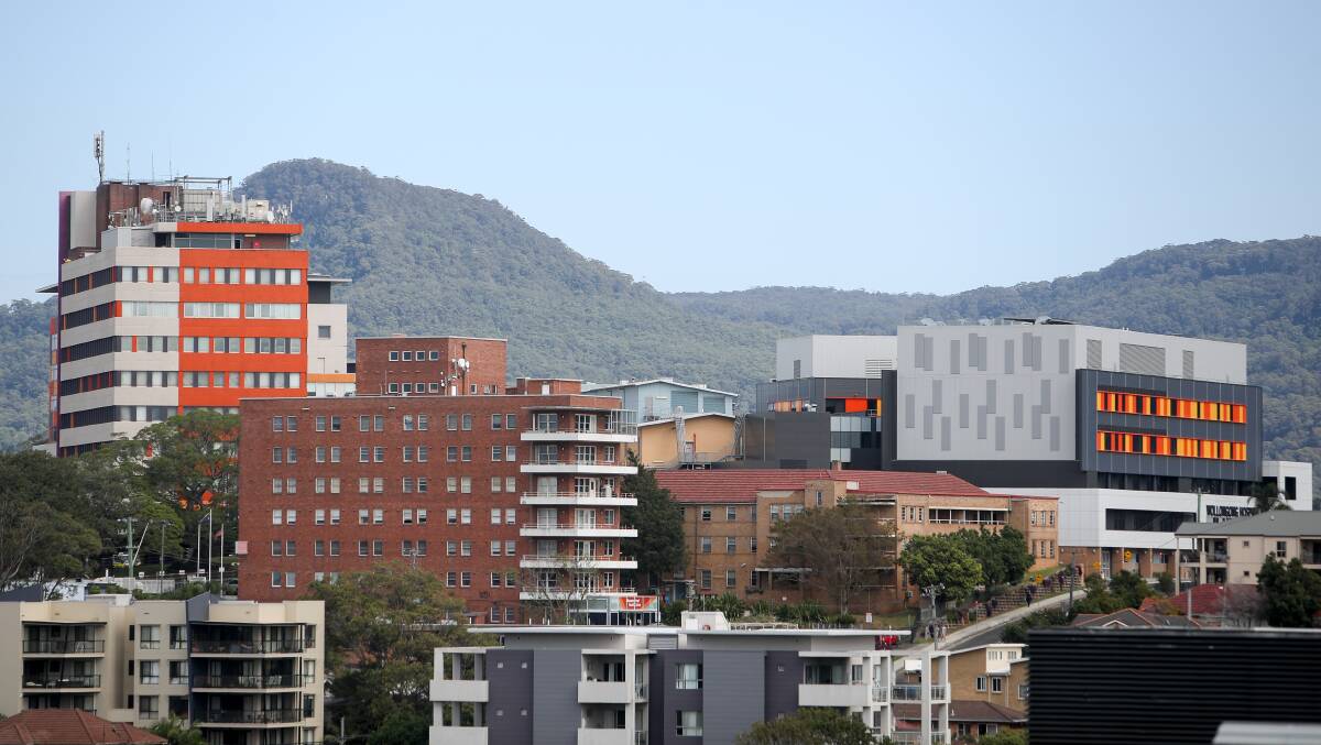 Visitors banned from Illawarra Shoalhaven hospital wards with COVID-19 patients
