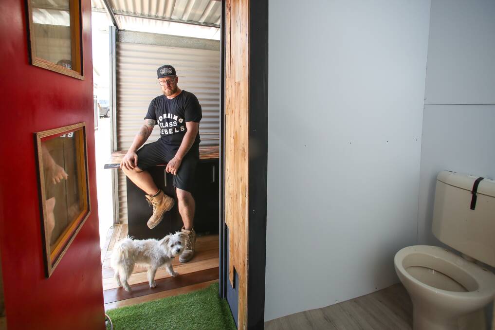 Daniel was homeless, now he's building temporary accommodation for bushfire victims