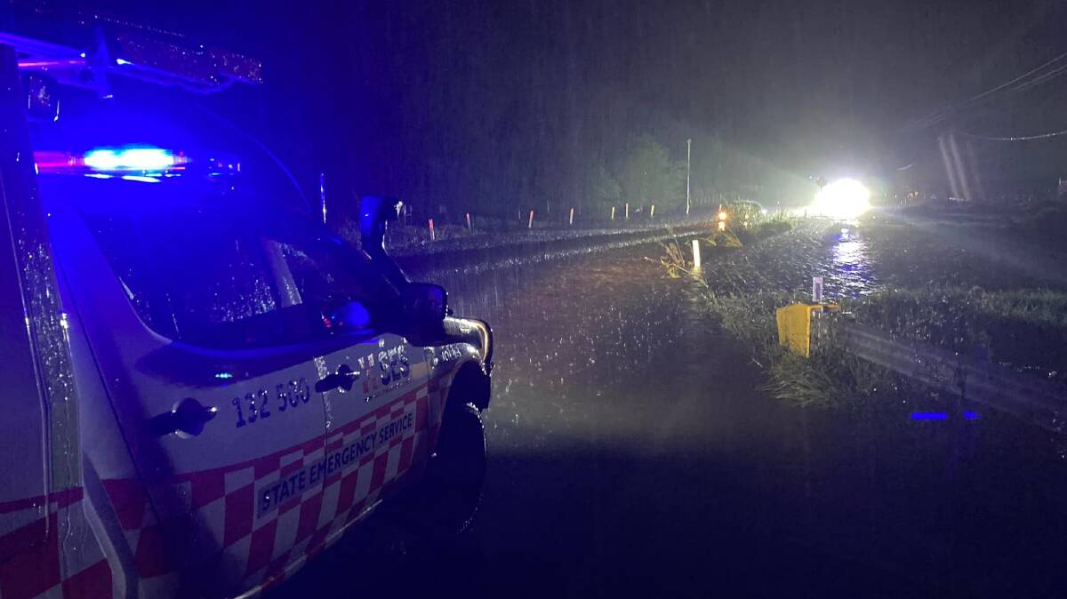 Mulitple cars have become trapped in floodwaters on Darkes Road in Dapto on Thursday morning. Photo: Dapto SES