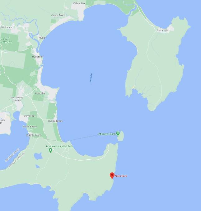 Young man dies after being swept off rocks at Jervis Bay