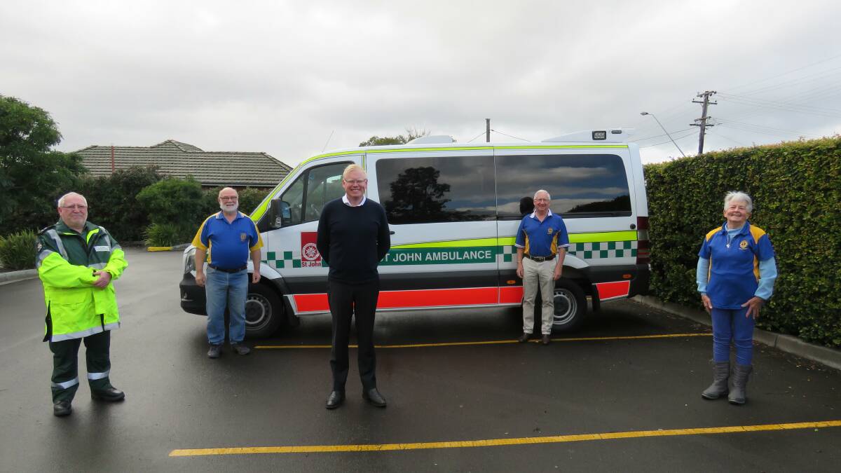 Gareth Ward member of Kiama, Dr Phill Newlyn Senior Officer of St John, Michael Shanahan Treasurer of Bomaderry Lions whilst the vehicle was being obtained, Gloria Parkes one of Bomaderry Lion's Vice Presidents, along with Bob Mortyn President of Bomaderry Lions.