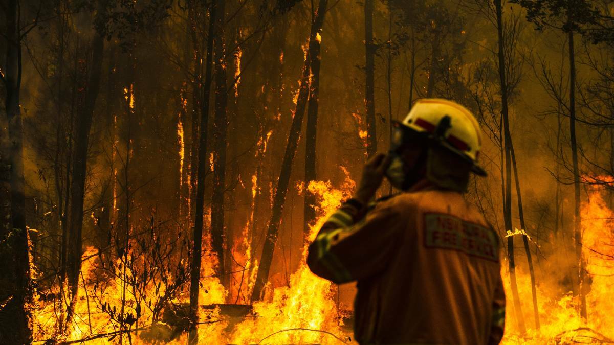 Hazard reduction burn at Currarong spots over containment line
