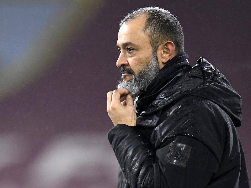 Wolves manager Nuno Espirito Santo has banned his players from shopping during the virus.