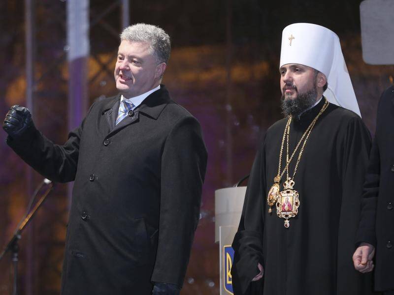 Ukraine President Petro Poroshenko (L) has named Metropolitan Epifaniy as the head of a new church.