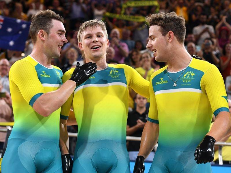 Alex Porter (2-L) has broken his collarbone putting him in doubt for the world track cycling titles.
