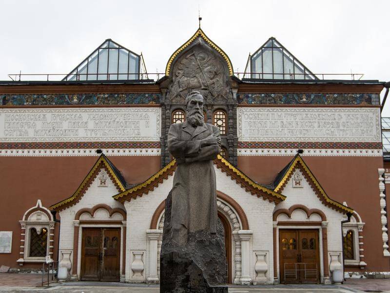 A painting of Ivan the Terrible has been destroyed in a vodka-fuelled attack at a Moscow gallery.
