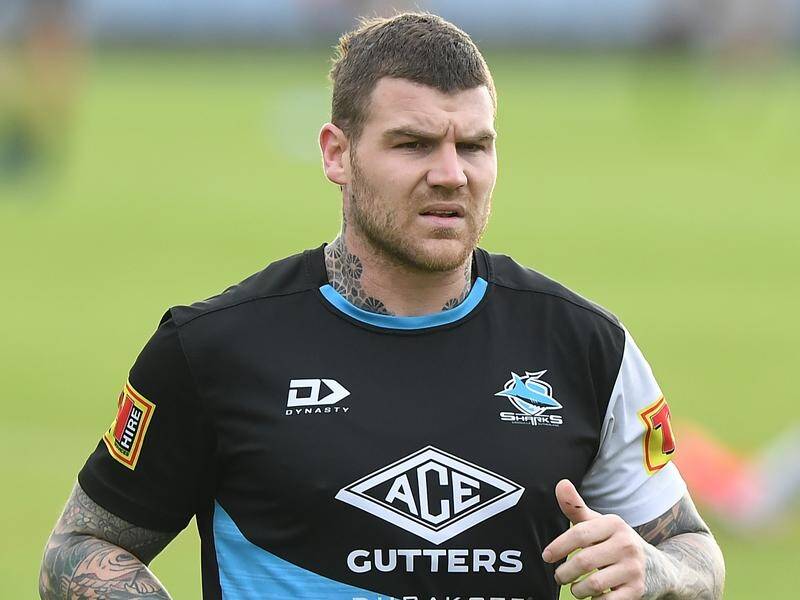 Josh Dugan has overcome a knee injury and will play for Cronulla against Wests Tigers on Saturday.