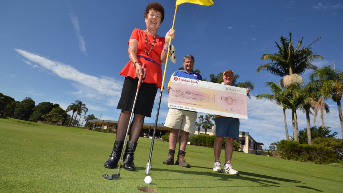 Troy Pocock Meningococcal Foundation founder Larraine Pocock invites you to try for a hole-in-one at the golf day. Ashley Stephenson and Michael Shanahan represent the Bomaderry Lions Club with the club’s offer $1000 to the lucky golfer.
