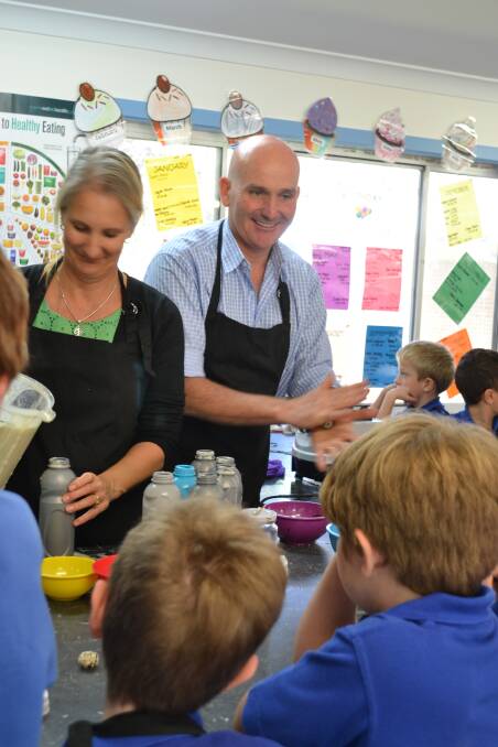 SIMPLE AND WHOLESOME: Berry chefs Roo and Adam Guthrie demonstrate healthy cooking to students at Cambewarra Public School’s lunch box program.