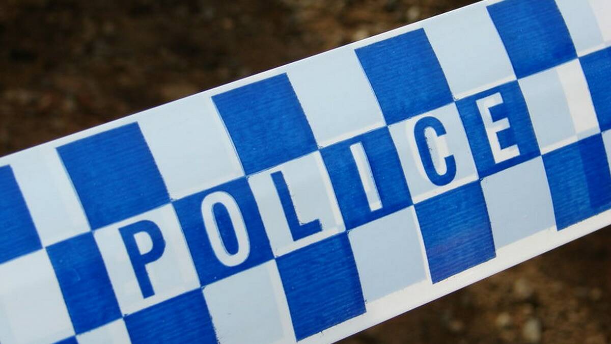 Nowra police officer injured in foot chase
