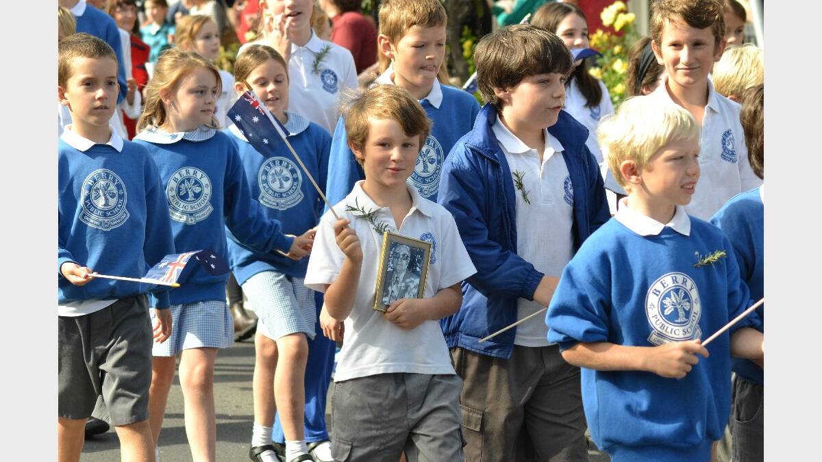 Berry Public School students at the 2014 Berry Anzac Day march.