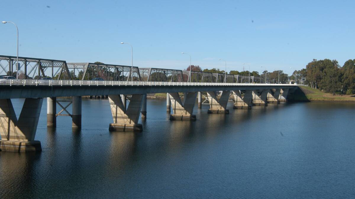 SOUND: The old bridge over the Shoalhaven River.