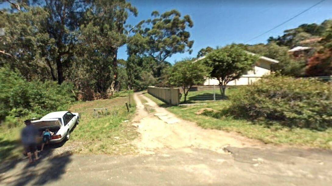 The dirt track (Lively Street) adjacent to Sutton Street which now has a gate installed at the entrance. Photo: Google maps. 