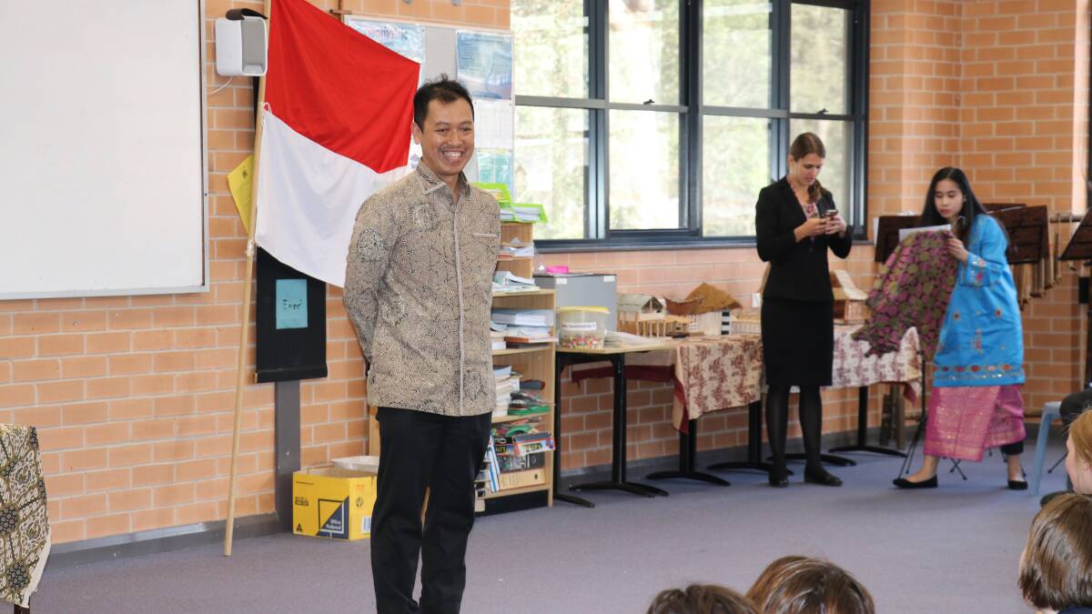 Students embrace Indonesian culture