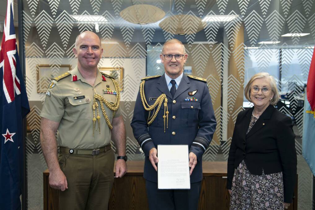 ENDS Chief of the New Zealand Defence Force Air Marshal Kevin Short (centre) was presented the commendation by Defence Adviser Colonel Neil Peake (left) and High Commissioner Patricia Forsythe (right).