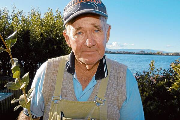 TEACHER: Charlie Weir is passing on his intimate knowledge of the Shoalhaven River to an enthusiastic younger generation of custodians. Photo JO O’DOWD