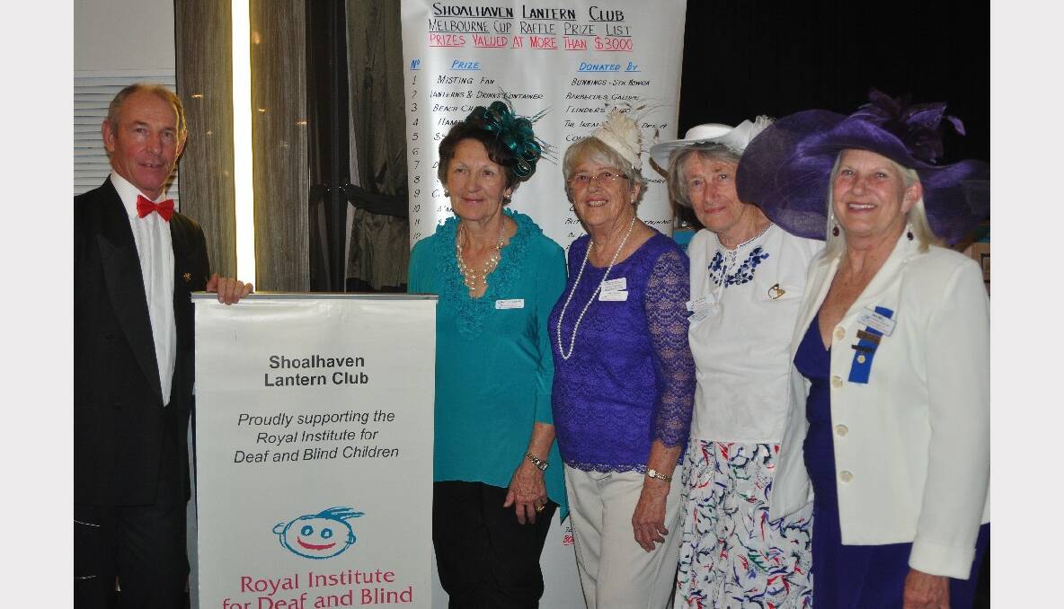 Master of ceremonies Garry Wilbraham of Bomaderry Bowling Club with Lantern Club volunteers Nora Cunningham, Kay Gibbs, Joan Crabb and Jan Bell.
